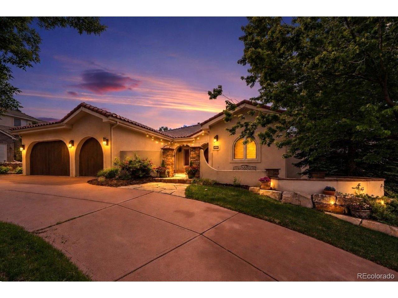 Image 2: Quality Construction, Stucco, Tile Roof, Circle Driveway, Oversize 3.5-car Garage Image 2: Quality Construction, Stucco, Tile Roof, Circle Driveway, Oversize 3.5-car Garage