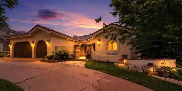 Image 2: Quality Construction, Stucco, Tile Roof, Circle Driveway, Oversize 3.5-car Garage