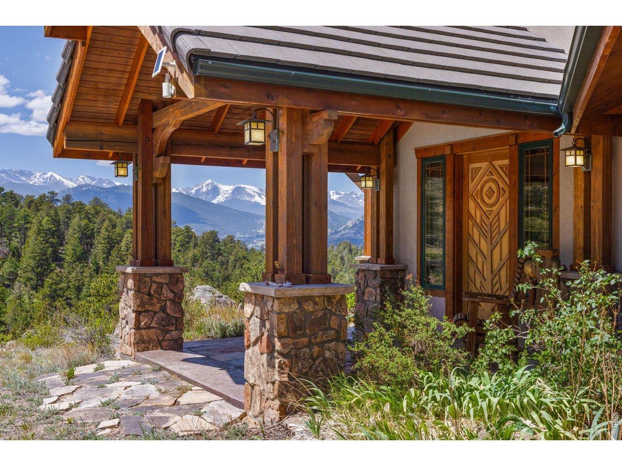 Image 2: Snowcapped views greet you at the entrance Image 2: Snowcapped views greet you at the entrance