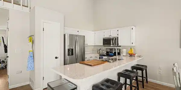 Image 4: Updated White Kitchen