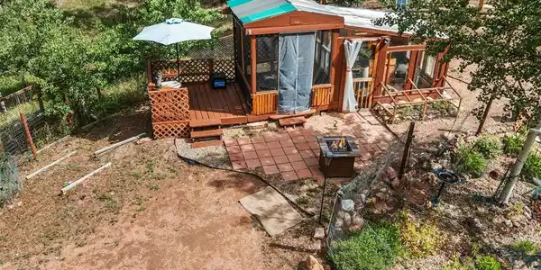 Image 4: Green House Image 4: Green House