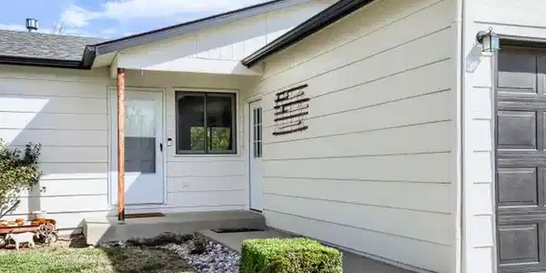 Image 4: Front and Garage door Image 4: Front and Garage door