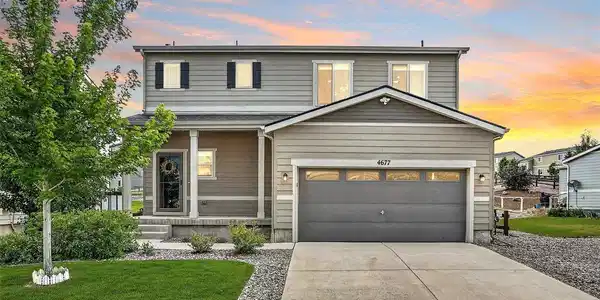 Image 4: Large lot, landscaped, huge backyard new deck and more