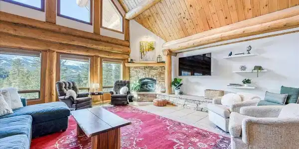 Image 2: Living room with ski area views Image 2: Living room with ski area views