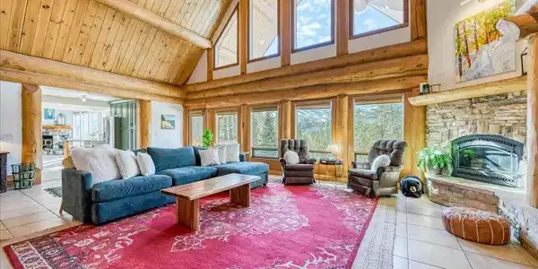 Image 3: Living room with ski area views Image 3: Living room with ski area views