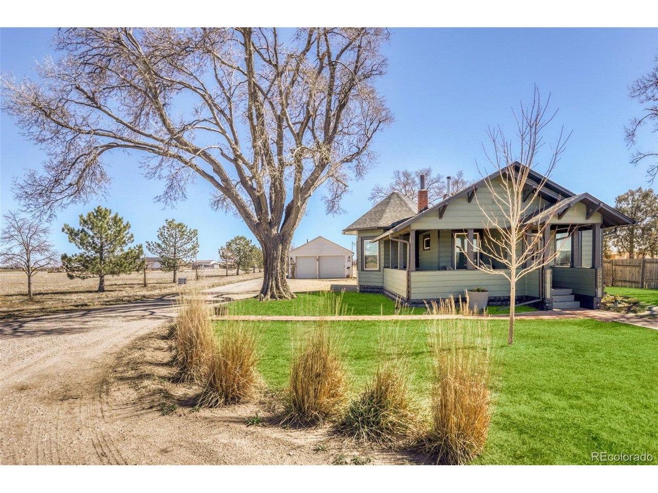 Image 1: Driveway entrance, nicely landscaped! Image 1: Driveway entrance, nicely landscaped!