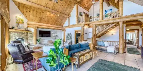 Image 4: Living room with ski area views Image 4: Living room with ski area views