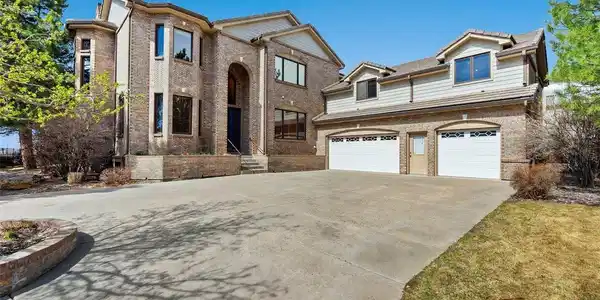 Image 2: Front of home with grand entrance Image 2: Front of home with grand entrance