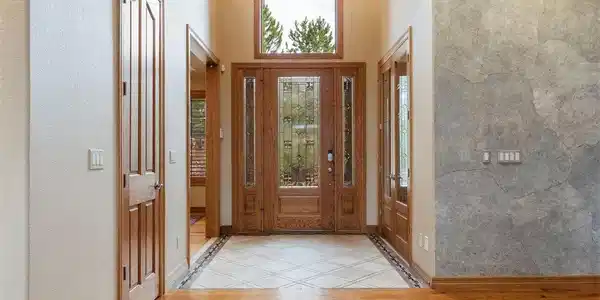 Image 3: Grand foyer Image 3: Grand foyer