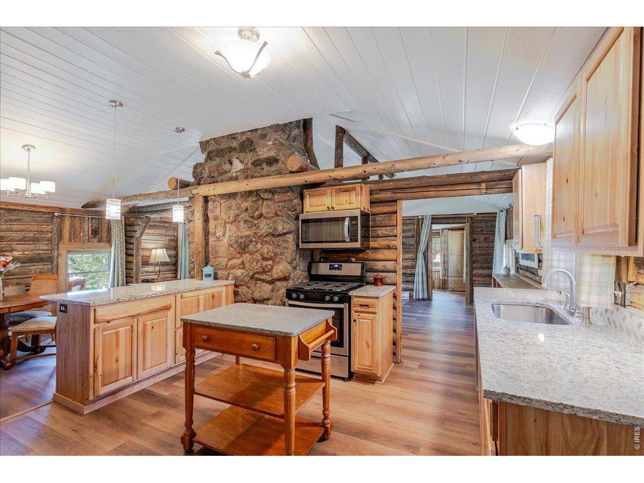 Image 3: Hickory cabinets and granite countertops Image 3: Hickory cabinets and granite countertops