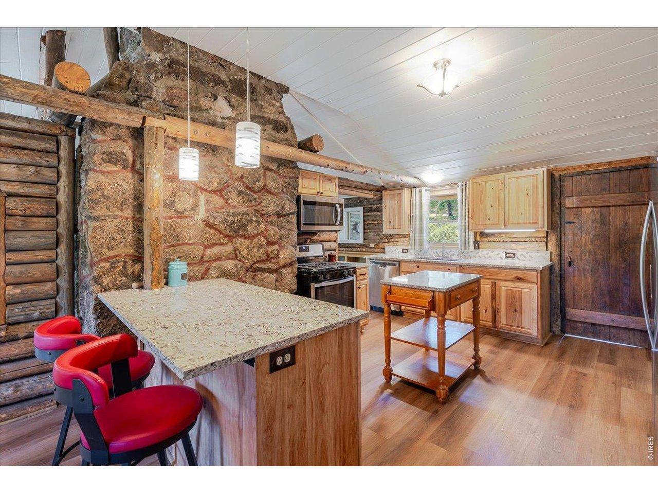 Image 4: Island with room for bar stools Image 4: Island with room for bar stools