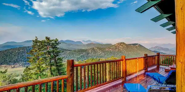 Image 4: Breathtaking panoramic views of the Front Range, from Longs Peak to the Mummy Range.