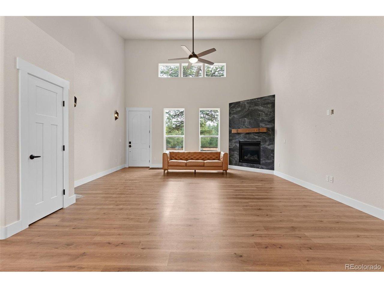 Image 4: living room Image 4: living room