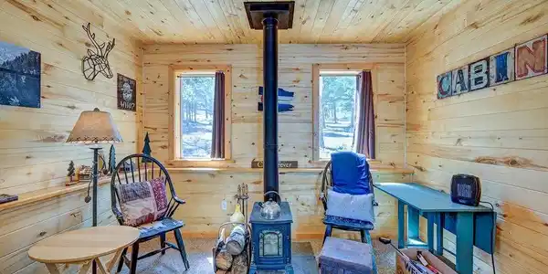 Image 4: Cozy Den!