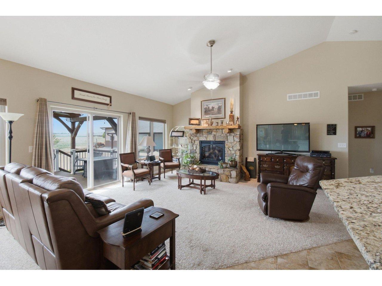Image 3: Main Floor Family Room Image 3: Main Floor Family Room