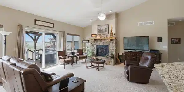 Image 3: Main Floor Family Room Image 3: Main Floor Family Room