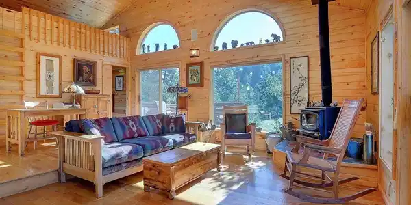 Image 4: The loft area is above this eastern living room with a bathroom close by. Image 4: The loft area is above this eastern living room with a bathroom close by.