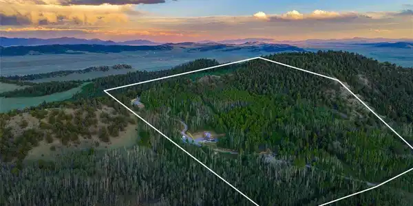 Image 2: Property lines are estimated for visual purposes and are NOT exact. The lot is 41.55 acres. Image 2: Property lines are estimated for visual purposes and are NOT exact. The lot is 41.55 acres.