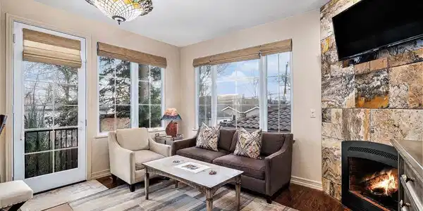 Image 2: Family Room Image 2: Family Room