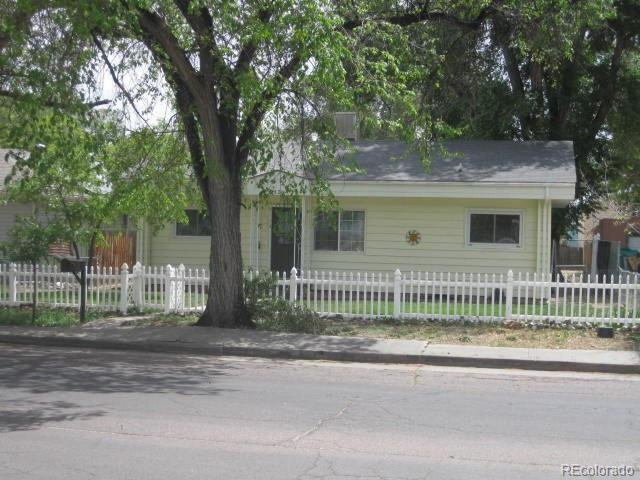 Image 2: Fully fenced front yard Image 2: Fully fenced front yard