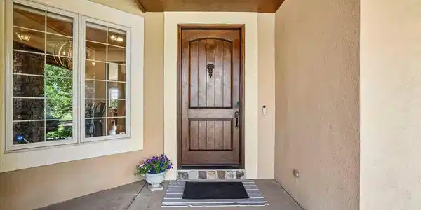 Image 4: Covered front entrance Image 4: Covered front entrance