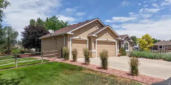 Image 2: Oversized 3-car garage Image 2: Oversized 3-car garage