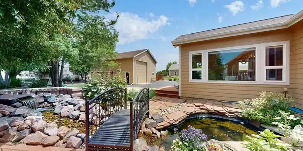 Image 4: Beautiful water feature Image 4: Beautiful water feature