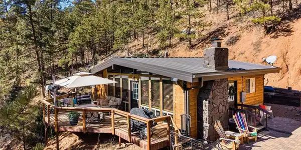 Image 2: Gorgeous setting, great outdoor living space! Image 2: Gorgeous setting, great outdoor living space!