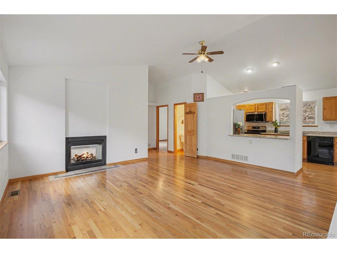 Image 4: Gas Fireplace Image 4: Gas Fireplace