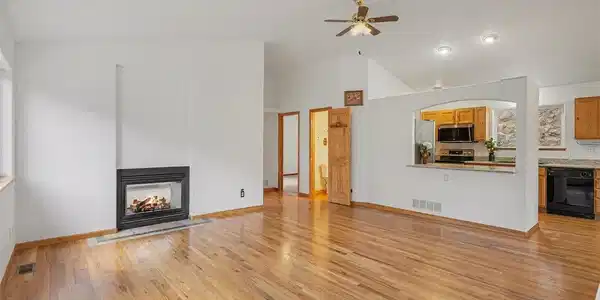 Image 4: Gas Fireplace Image 4: Gas Fireplace