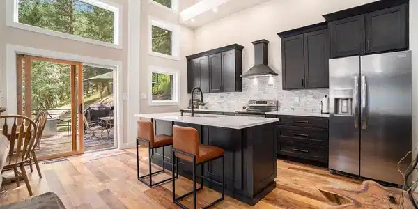 Image 3: Sun Filled Renovated Kitchen