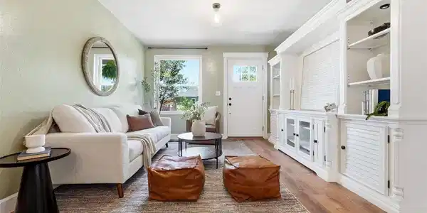 Image 3: Light and bright living room Image 3: Light and bright living room