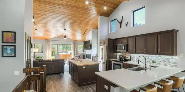 113 Village Point Dr