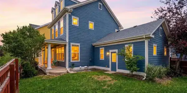 Image 2: LARGE fenced private yards with patio is yours to entertain, grill or garden