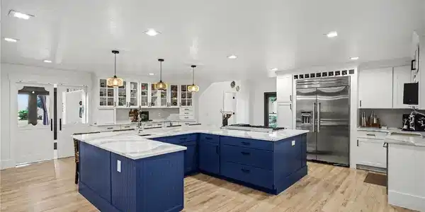Image 3: U Shaped Quartz Island with a Prep Sink Image 3: U Shaped Quartz Island with a Prep Sink