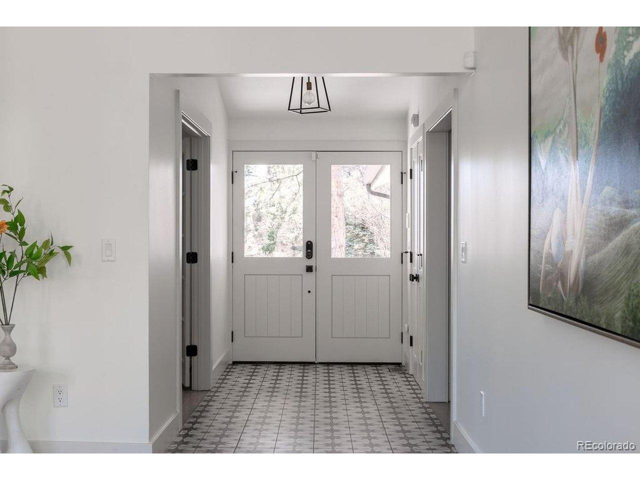 Image 2: entry hallway Image 2: entry hallway