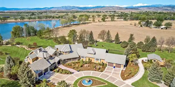 9402 Crystal Ln