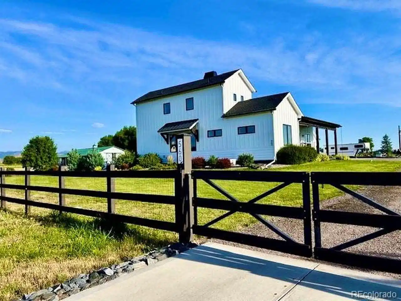Image 1: 560 Talons Reach Run-Gated Property Image 1: 560 Talons Reach Run-Gated Property