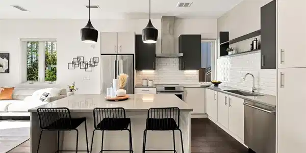Image 3: Chef's kitchen with Bosch stainless appliances Image 3: Chef's kitchen with Bosch stainless appliances