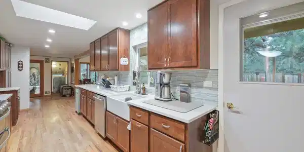 Image 2: 10 Kitchen.jpg Image 2: 10 Kitchen.jpg