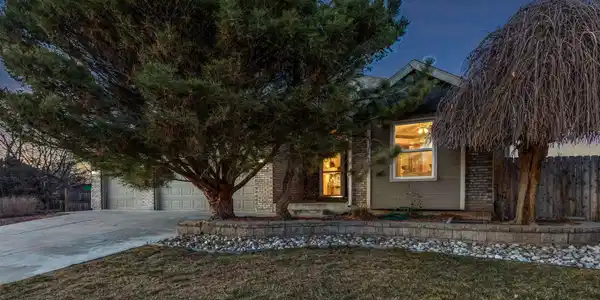 1390 Redwood Dr