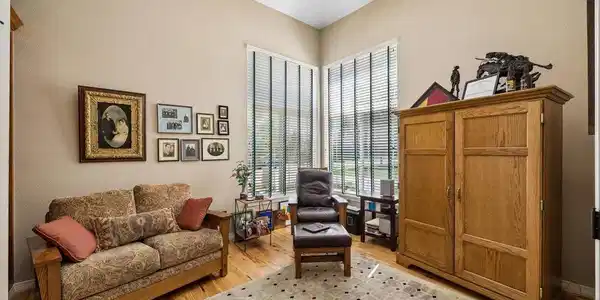 Image 4: Bedroom/Home Office on Main Level Image 4: Bedroom/Home Office on Main Level