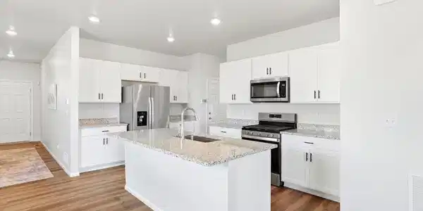 Image 3: Kitchen