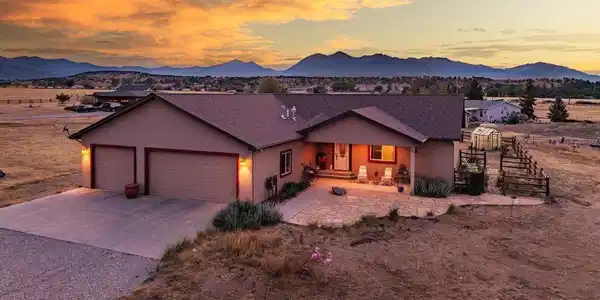 7640 Meadowlark Dr