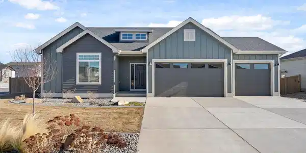 Image 2: Stunning corner lot! Image 2: Stunning corner lot!
