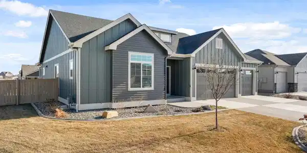 Image 3: Stunning corner lot! Image 3: Stunning corner lot!