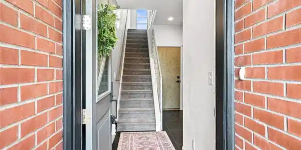 Image 2: Entry way Image 2: Entry way