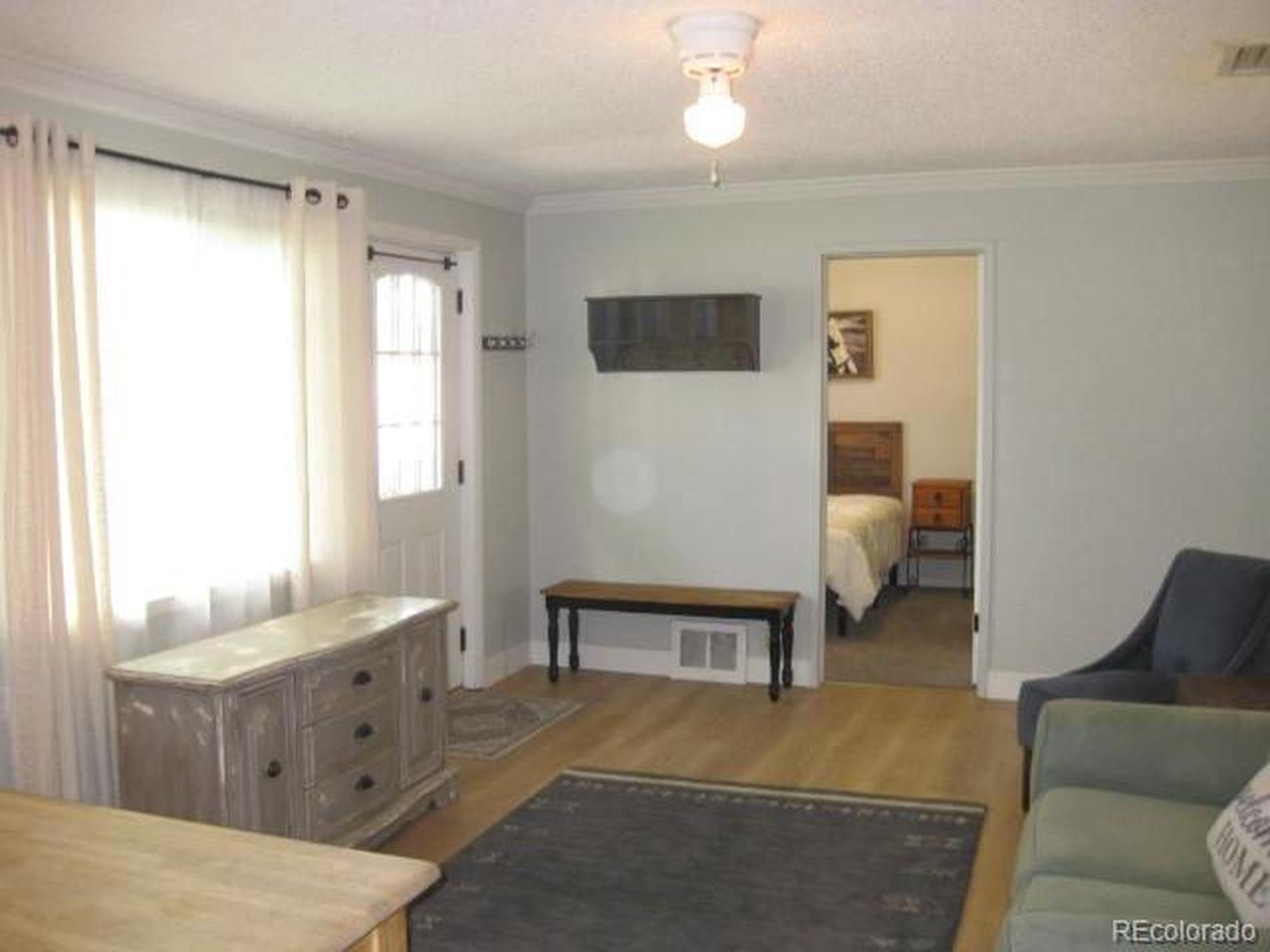 Image 3: Entry in to front living area Image 3: Entry in to front living area