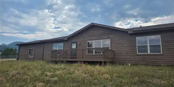635 Community Dr
