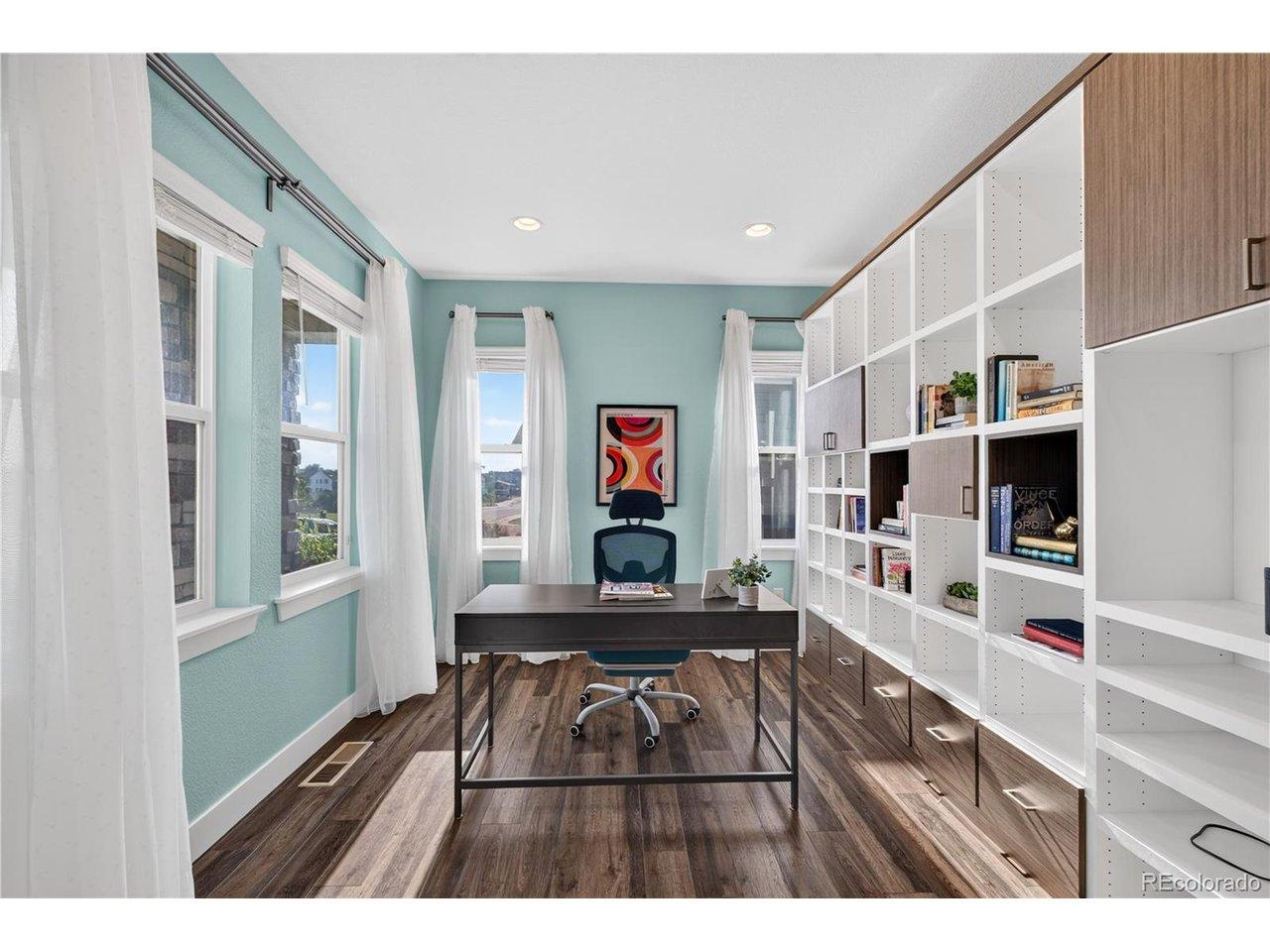 Image 3: Office space has loads of storage Image 3: Office space has loads of storage